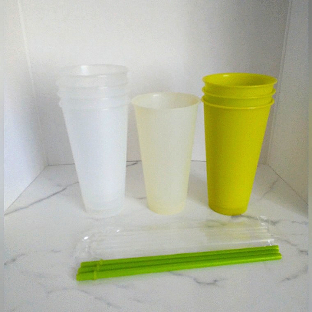 New w/o Packaging 8 - 24oz Reusable Plastic Cups, Straws & Random Color Lids